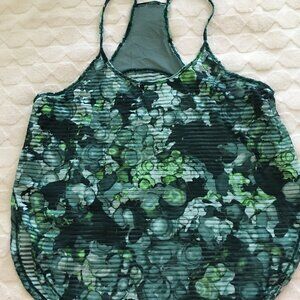 Under Armour strappy/open floral yoga top, size M NWOT